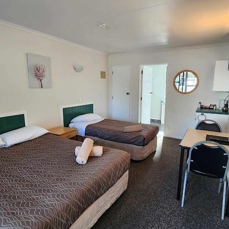 Bulls Motel & Holiday Park Halcombe Экстерьер фото