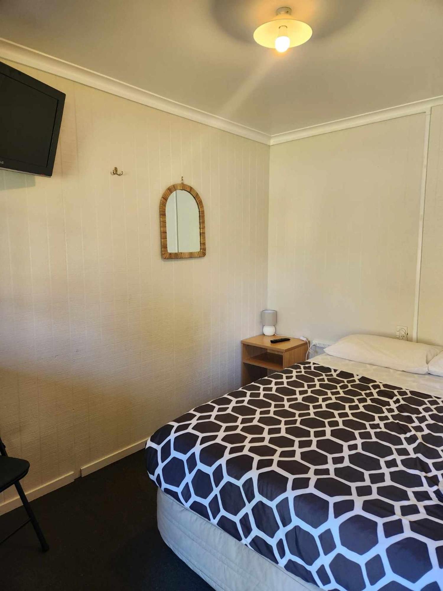 Bulls Motel & Holiday Park Halcombe Экстерьер фото