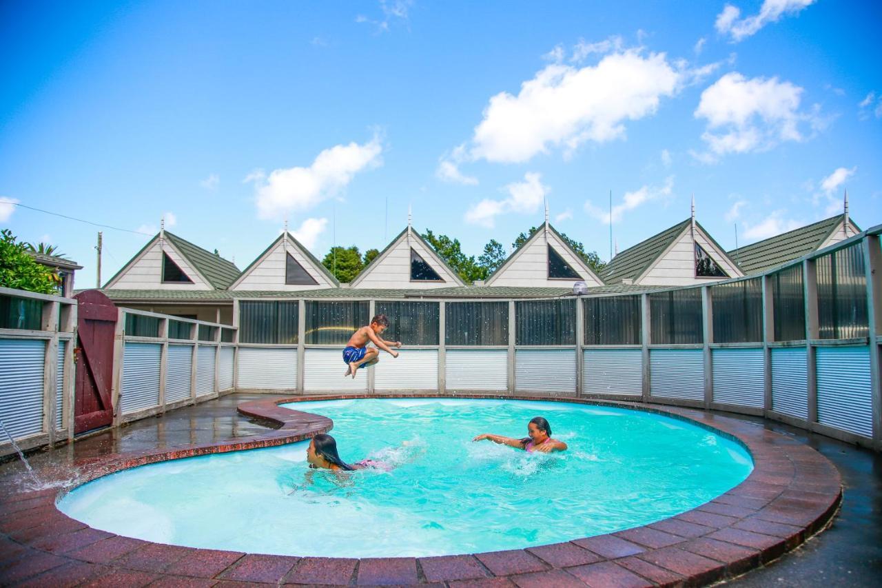 Bulls Motel & Holiday Park Halcombe Экстерьер фото