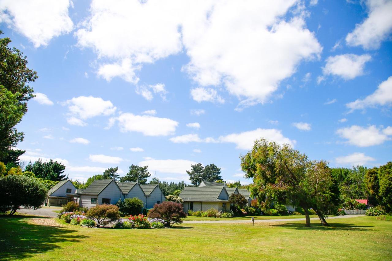 Bulls Motel & Holiday Park Halcombe Экстерьер фото